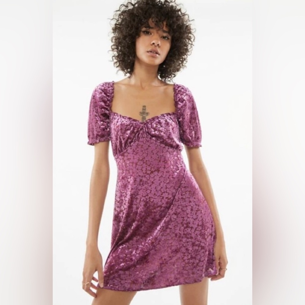 Urban Outfitters Cassandra Velvet Puff Sleeve Mini Dress | size small